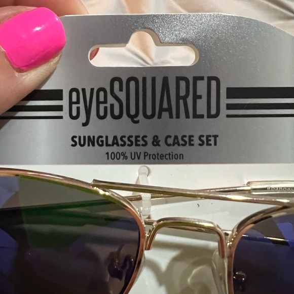 Eyesquared toddler sunglasses with case - Picture 3 of 4